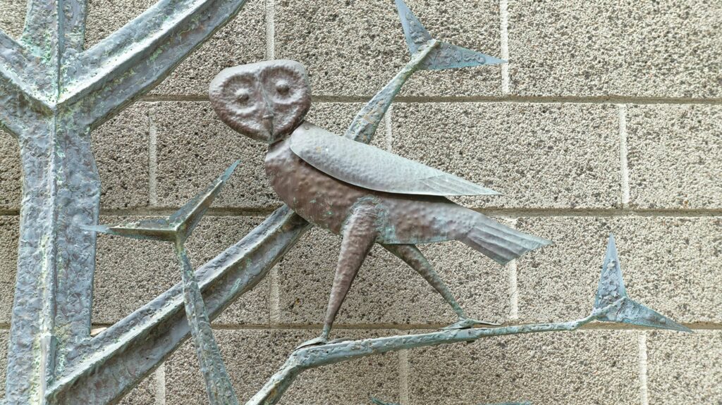 Owl-like art sculpture made out of steel
