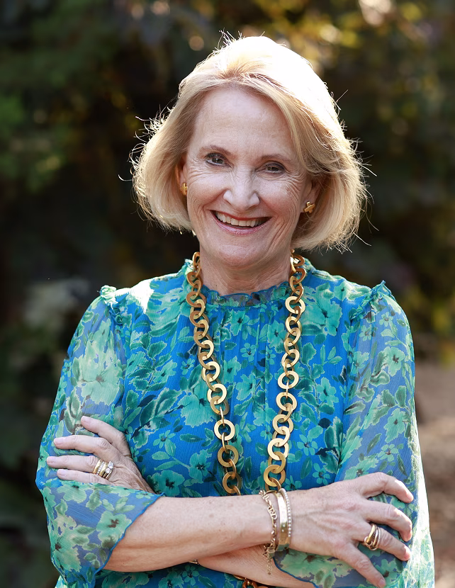 Portrait image of Jennifer Devoll
